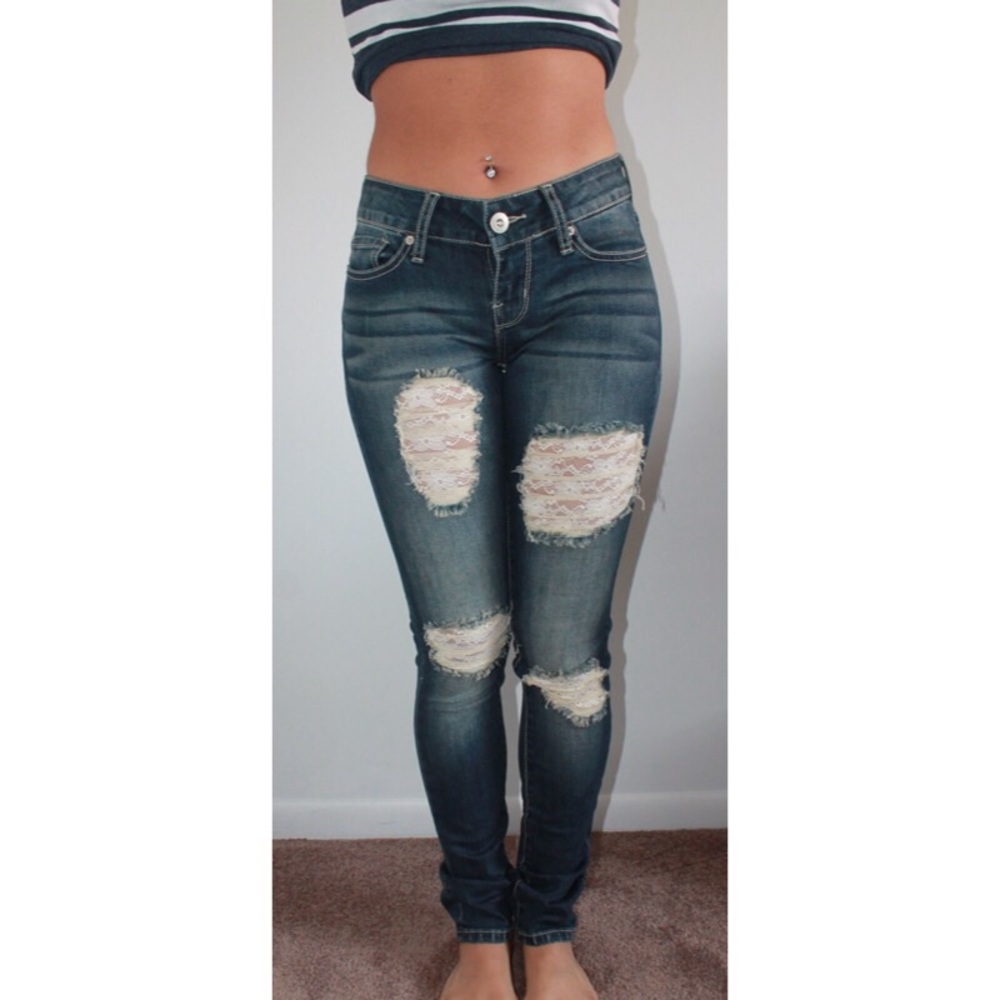 🛑SOLD🛑Guess Medium Rise Skinny Sarah Fit